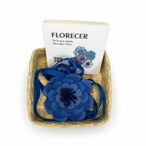 FLORECER Flower Corsage - Light Blue